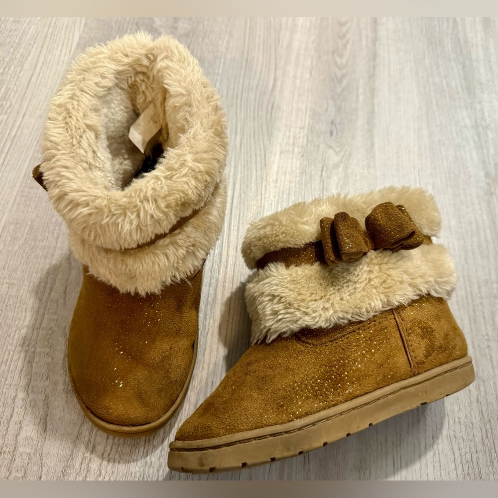 Rampage Kids' Lil Roxy Pull-On Boot Size 10. Color Chestnut. Shine & shimmer.